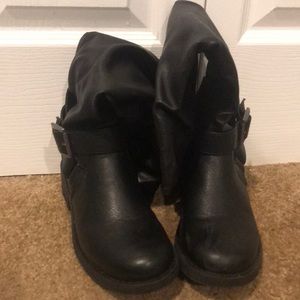 Combat Boots Size; 6.5 Color; Black Condition; Worn
